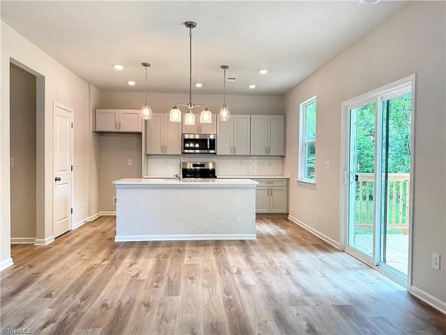 Photo - 1086 W Bank St