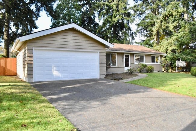 Building Photo - 3 bedroom in Bellevue WA 98006 Rental