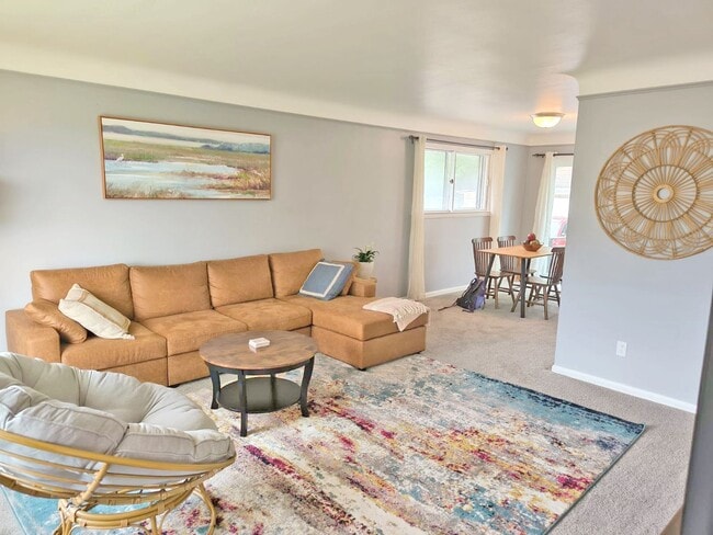 FULLY FURNISHED ACED 3 BED 1.5 BATH SINGLE... - FULLY FURNISHED ACED 3 BED 1.5 BATH SINGLE... House