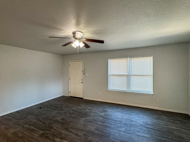 Photo - 3512 Eutopia St