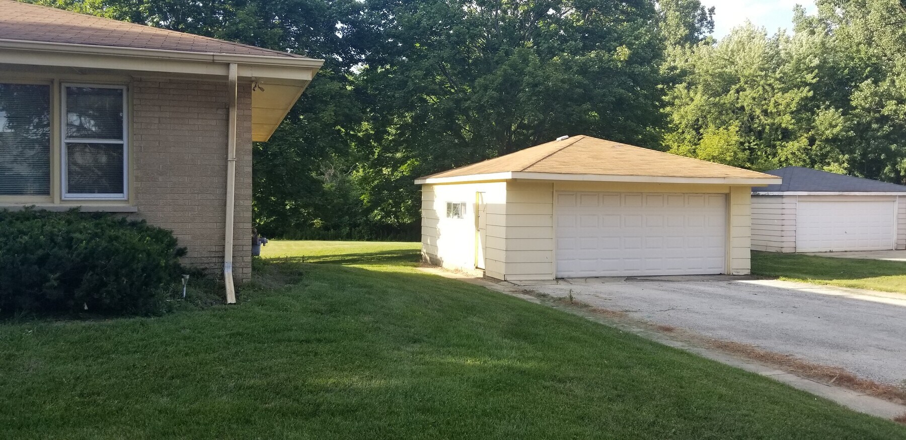 Photo - 1220-1283 83rd St