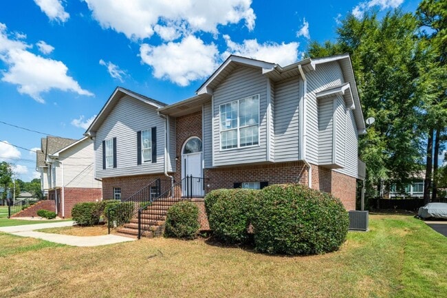 Photo - 429 Surrey Cir