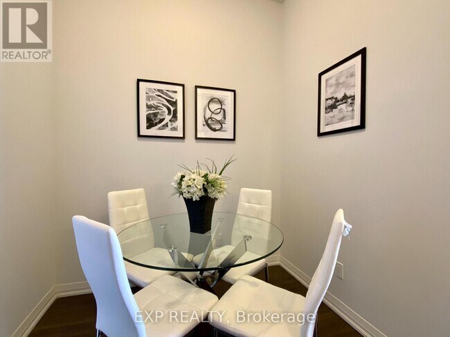 Photo - 30 Meadowglen Pl Unité 2703