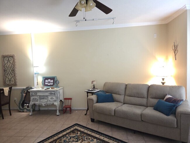 Photo - Spacious 3/2 townhome in great location