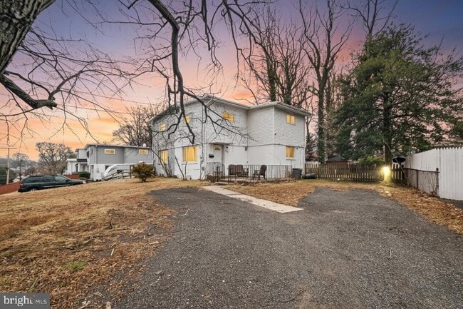 Photo - 10725 Maple St