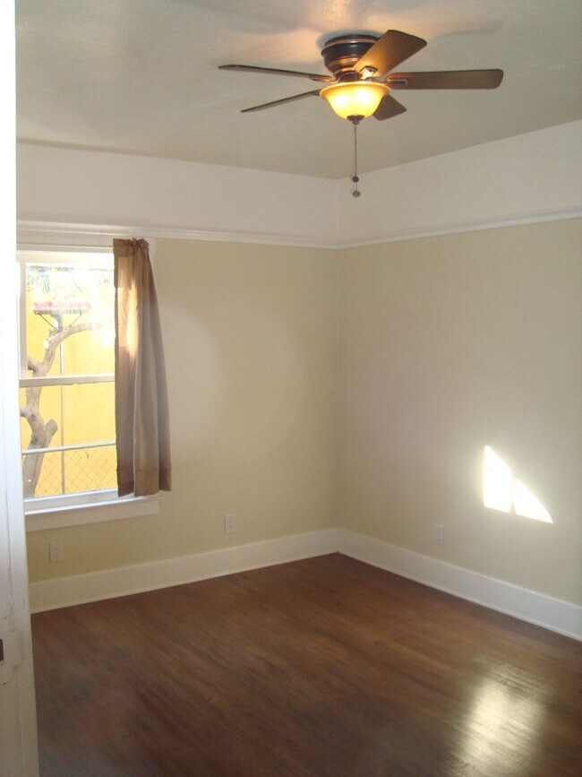 Photo - 1378-1380 W 30th Street Unidad 1380 House