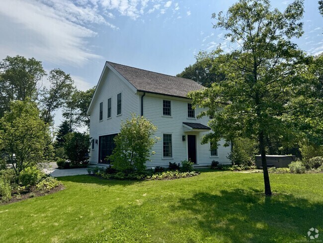 Building Photo - 24 Old Roxbury Rd Rental