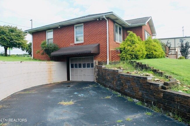 Photo - 112 McMahan Rd