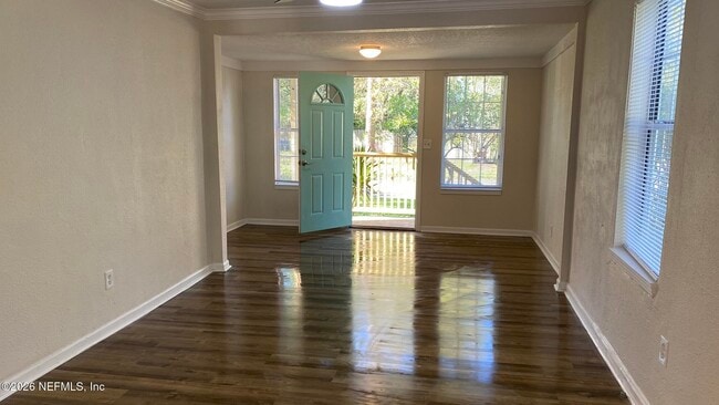 Photo - 4550 Crescent St