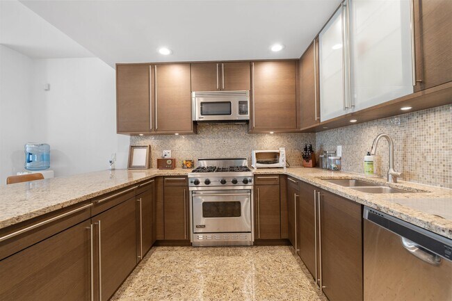 Photo - 10 Regent St Unit 408