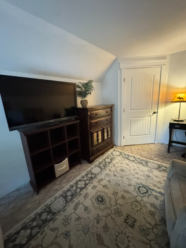 Photo - 433 8th Ave W
