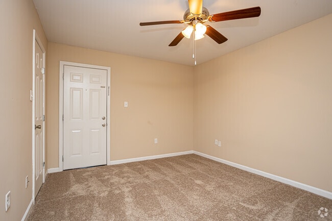 2BR, 2BA Large - 1,050SF