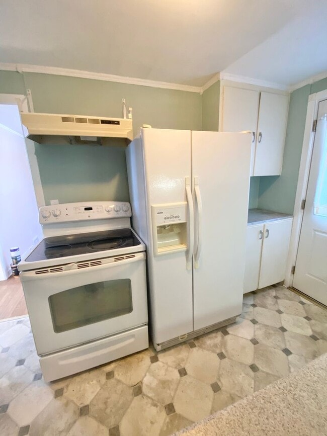 Photo - 2 Lindenwood Dr Unit 1 Downstairs