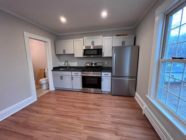 52 Lincoln St Unit B