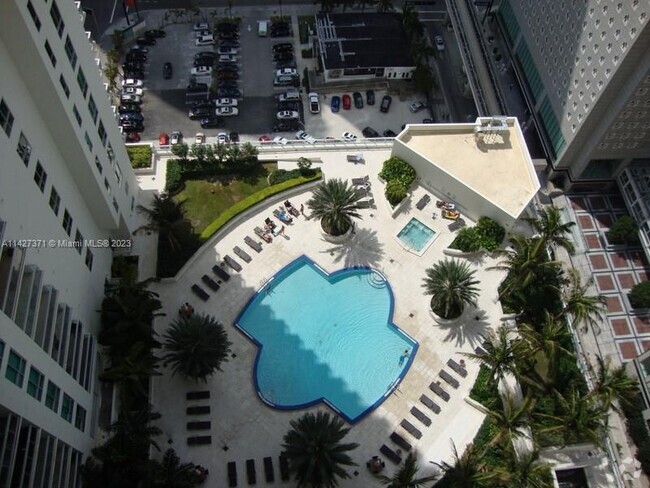 Building Photo - 300 S Biscayne Blvd Unit T-1703 Rental