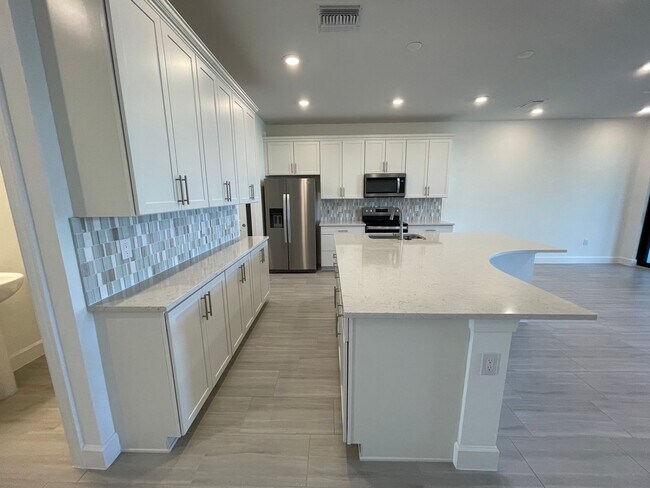 Photo - ANNUAL RENTAL - 3 BED/ 2.5 BATH TOWNHOUSE ...