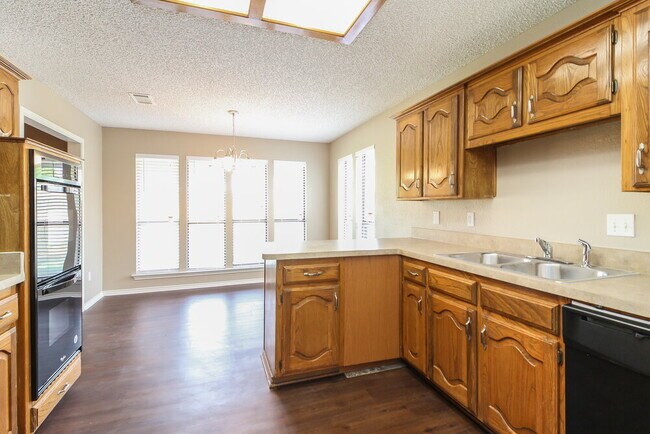 Photo - 849 Woodridge Cir