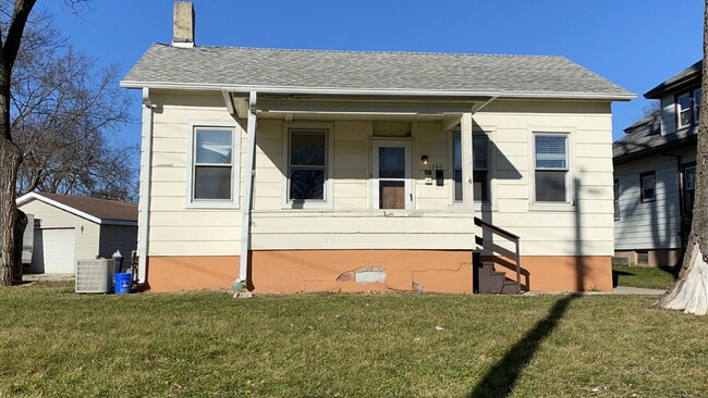 Building Photo - 3-bedroom, 1-bath single-family home