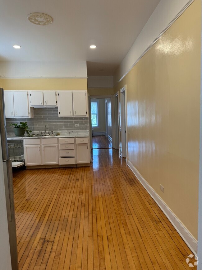 Building Photo - 2419 N Fairfield Ave Unit 2 Rental