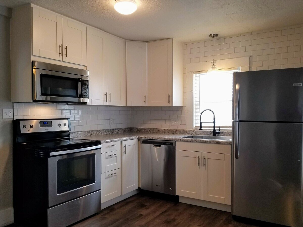 Photo - 1052 12th St NE