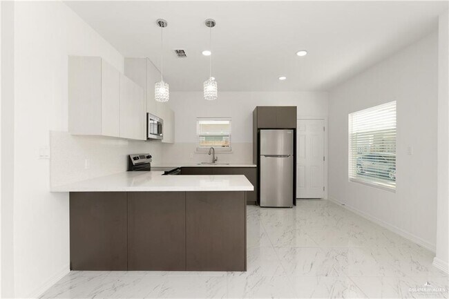 Photo - 11 Notre Dame Ave Unidad 2