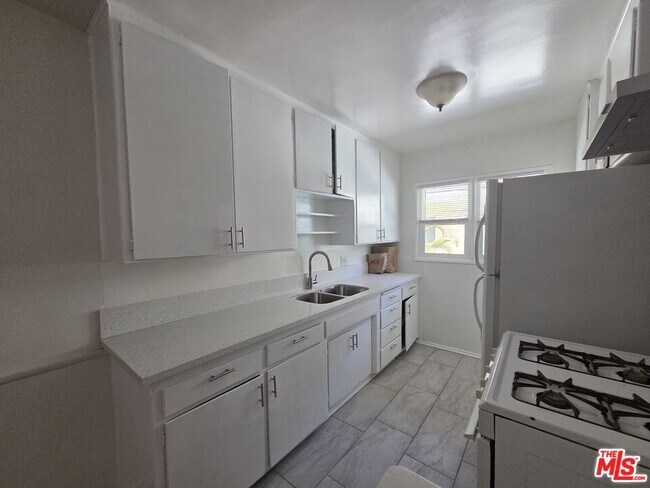 Photo - 7621 Hampton Ave Unit 103