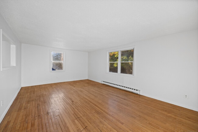 Photo - 84 Whittier Ave Unidad 2nd Fl