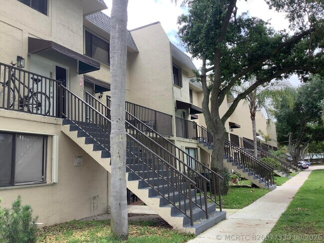 Building Photo - 105 Deer Creek Rd Unit 205