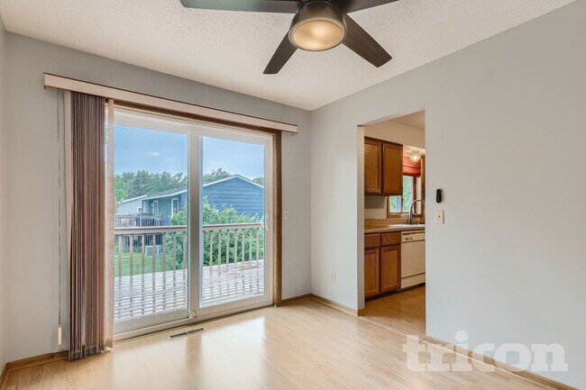 Photo - 11051 Quebec Ave N