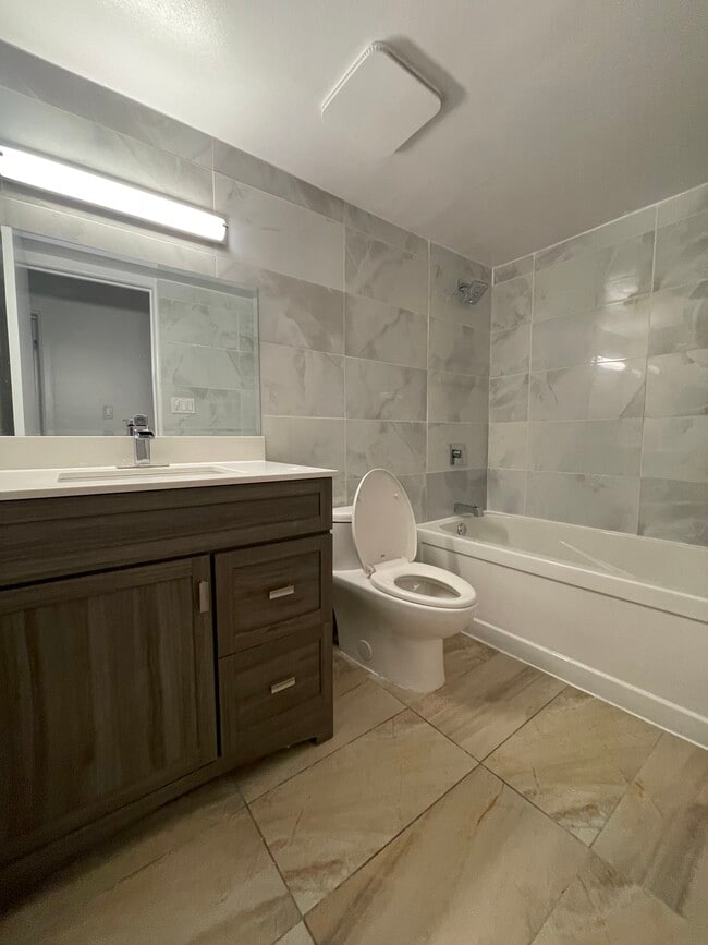 Stunning 2 Bedroom/1 Bath in beautiful Seymour Heights