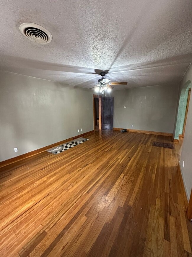 Photo - Modern 3 Bed 1 Bath Home!