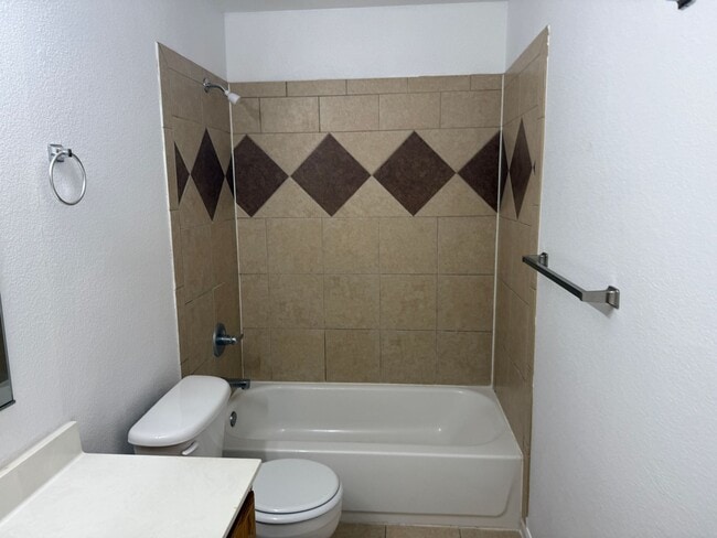 Photo - 3 Bedroom 2 Bath Duplex  2 weeks free move... Unit A