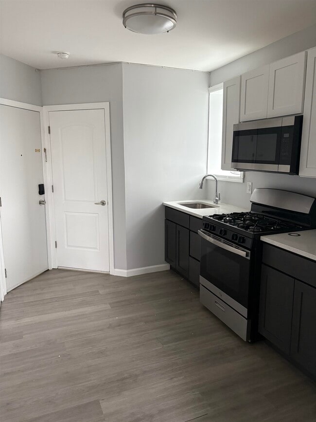 Building Photo - 17 Teaneck Rd Unit 3A