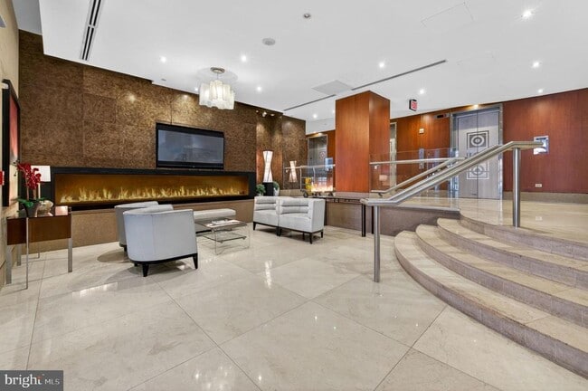 Building Photo - 811 4th St NW Unit 1215