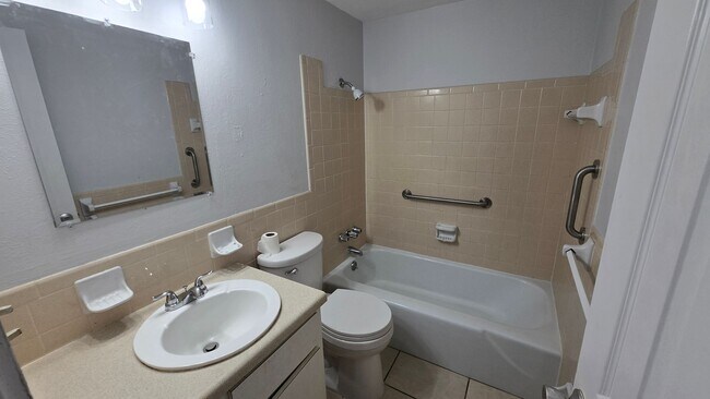 Photo - Nice 1 bed/ 1 bath near Downtown Sarasota Available Now!