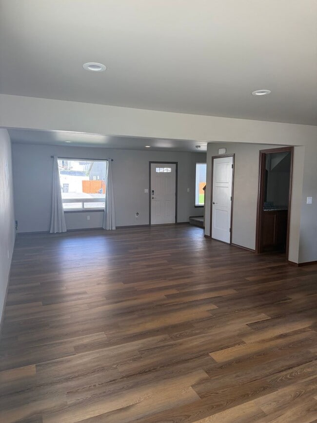 352 Hammond Ln