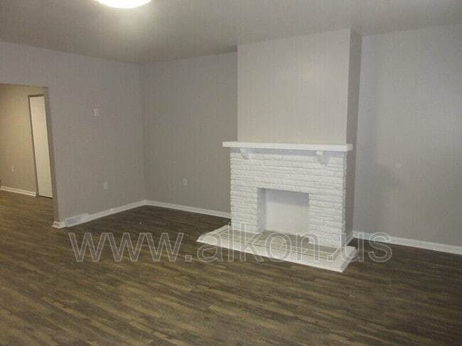 Photo - 2128 Eccles St