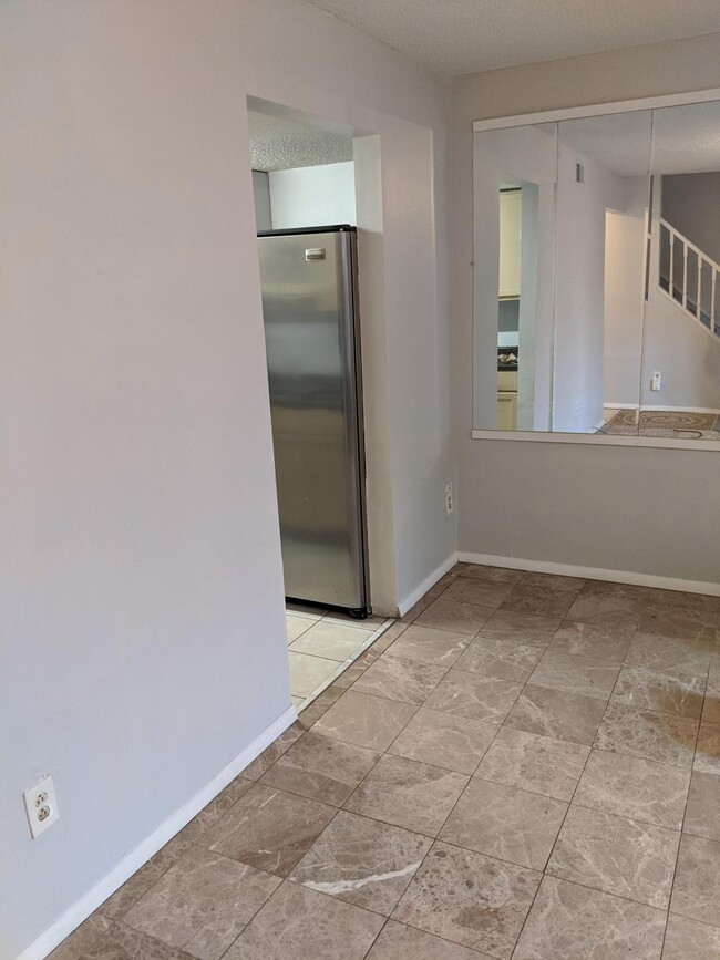 Photo - 8236 Knights Bridge Rd