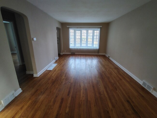 Photo - 525 St Louis Ave