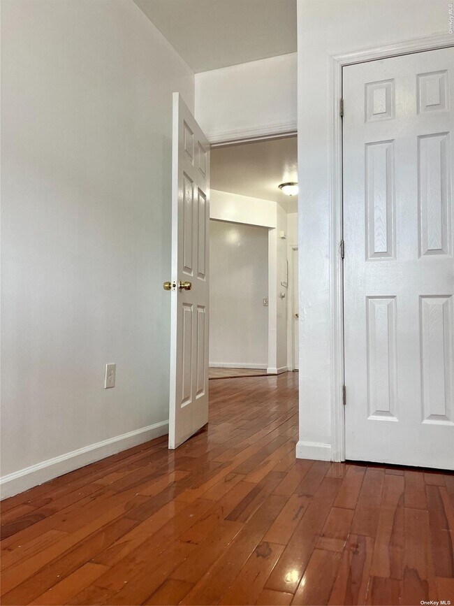 Photo - 87-05-166 166th St