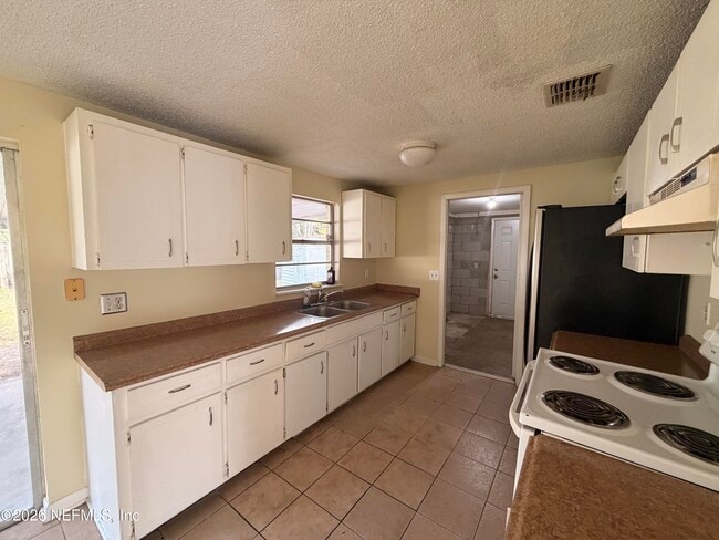 Photo - 7045 Prellie St