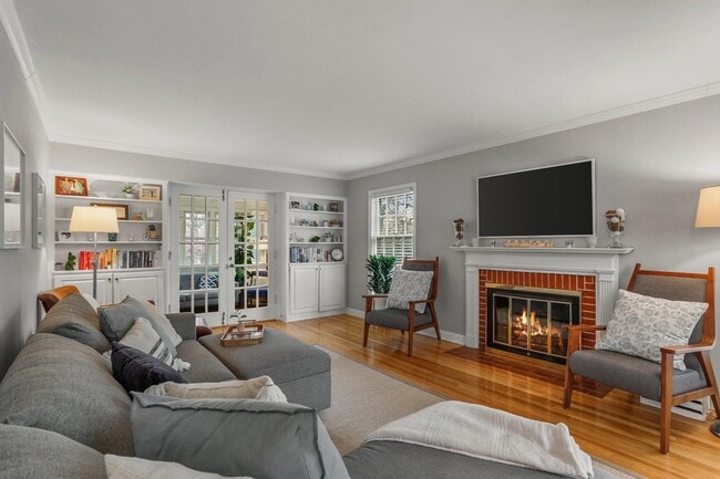 Photo - 811 Hiawatha Dr