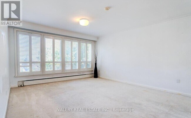 Photo - 47 Ranleigh Ave Unit 301
