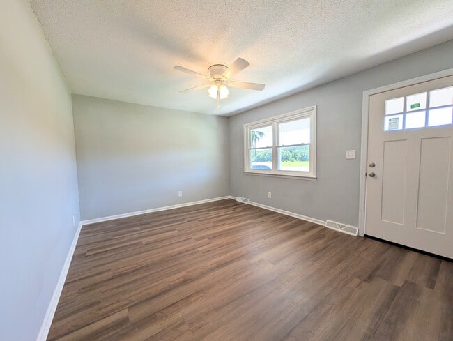 Photo - 507 J C Dellinger Rd