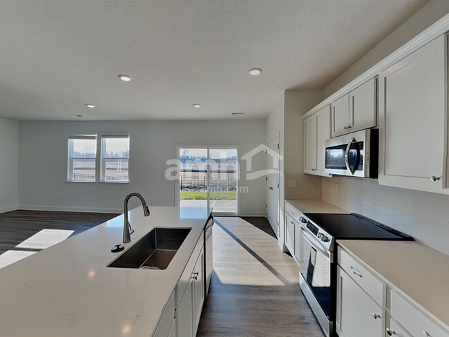 Photo - 9121 Henley Ave