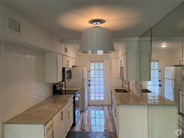Building Photo - 12888 Montfort Dr Unit 216 Rental