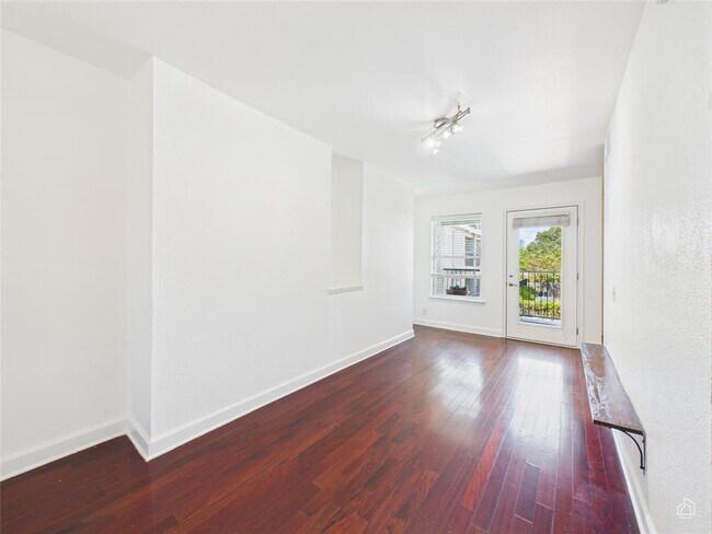 Building Photo - 2020 S Congress Ave Unit 1209