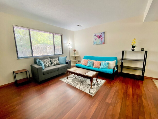 Photo - 1469 Rydalmount Rd Unidad ID1061219P