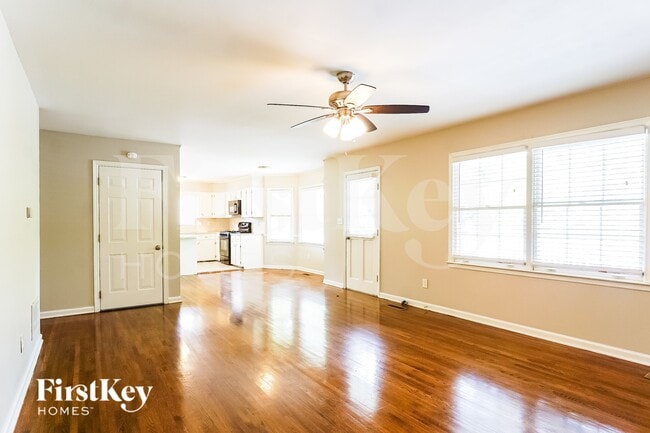 Photo - 2204 Lynncrest Ln