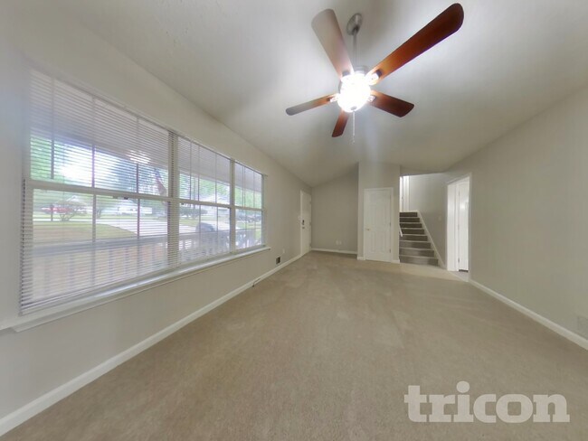 Photo - 3 King James Dr
